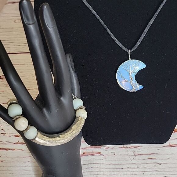 NECKLACE and Bracelet Bundle - Picture 1 of 4